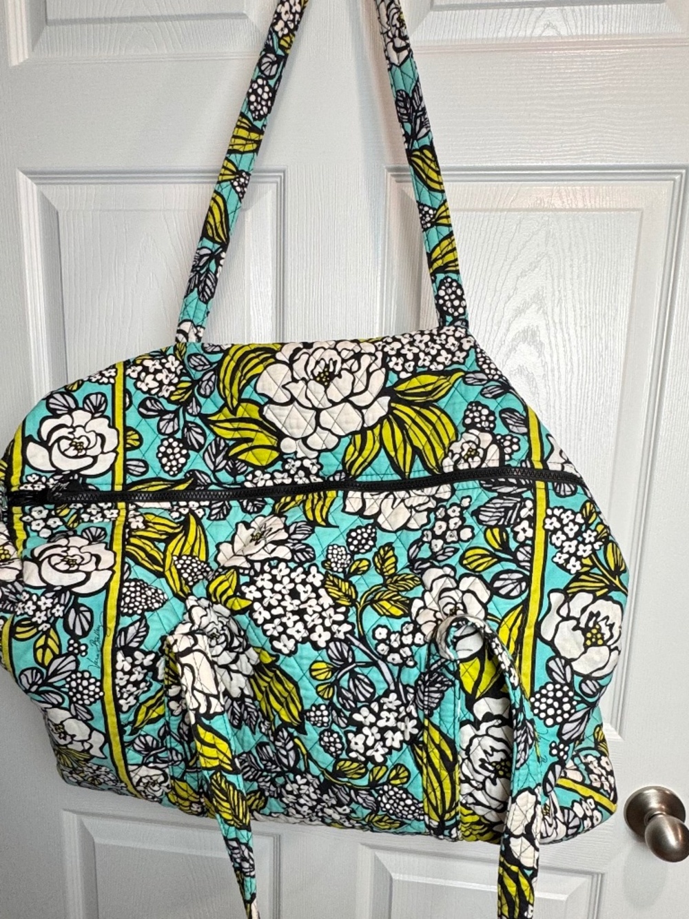 Vera Bradley “Island Blooms” XL Floral Quilted Duffle Tote., EUC